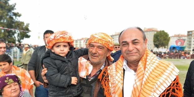 Çiğli Deve Güreşleri İle Coştu