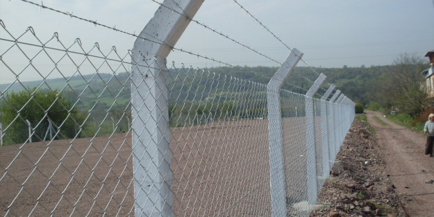 Tel örgüyü aşınca vuruldu!