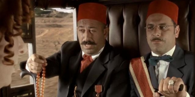 Cem Yılmaz'dan Osmanlıca Tweet