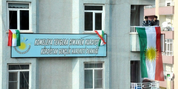 Daha büyük bayrakla cevap verdiler