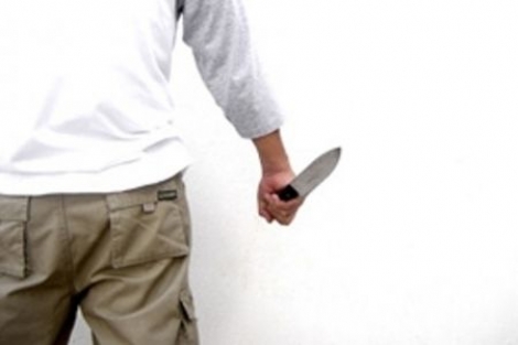 Acun'u görmek için güvenlikçiyi bıçakladı