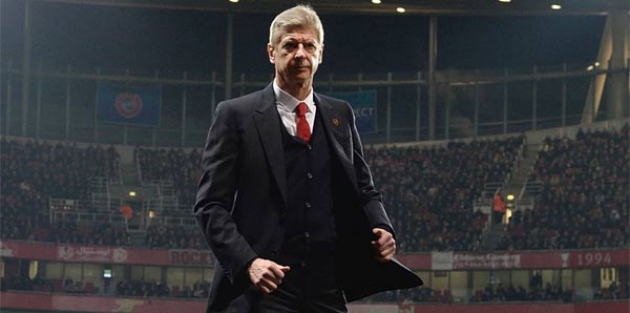 Wenger'in tahtı sallanıyor