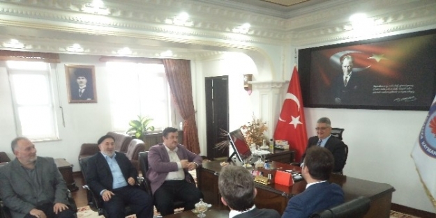 Ak Parti Akçakoca İlçe Teşkilatı Kaymakam Pekmez’i Ziyaret Etti