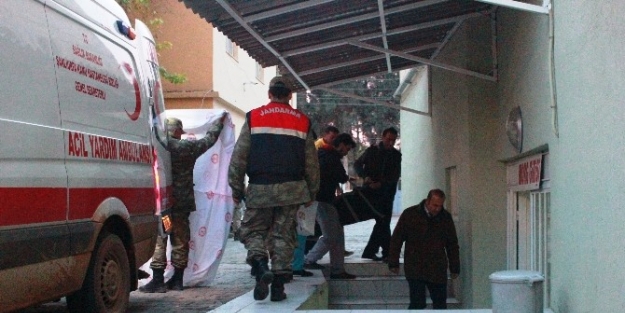 Şehit Askerlerin Cenazeleri Morga Getirildi