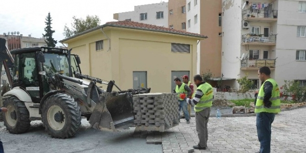 Kuşadası’nda Yol Ve Kaldırım Çalişmalari