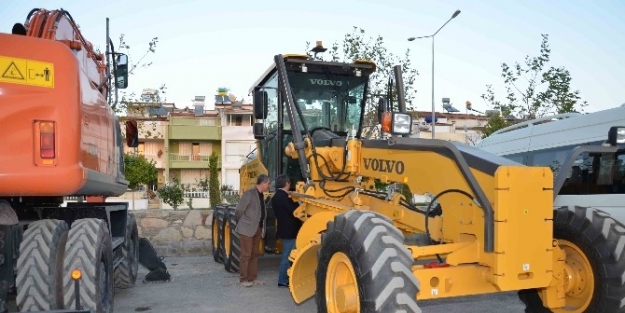 Kuşadası’na Yeni İş Makineleri Alındı