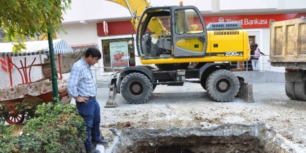 Kuşadası’nda Yer Altı Koyneyniri Montajı Sürüyor