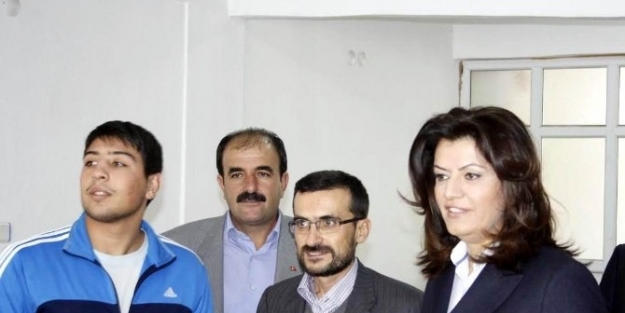 Milletvekili Türkmenoğlu’ndan Kick Boks Kursuna Ziyaret