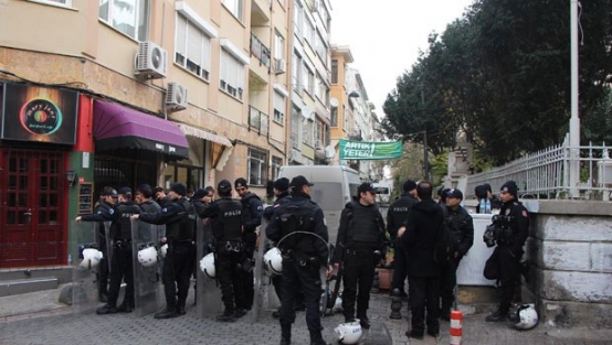 Caferağa Mahalle Evi'ne polis baskını!