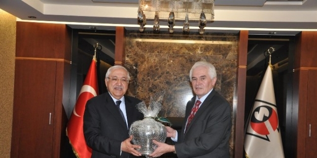 Karadağ Ankara Büyükelçisi Osb’yi Ziyaret Etti