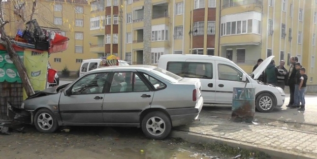 Kulu’da Kamyonetle Otomobil Çarpişti: 3 Yaralı