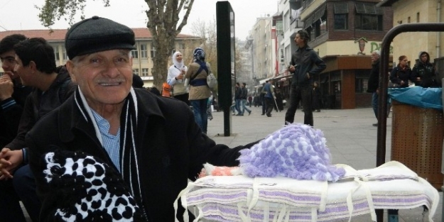 45 Yıldan Beri İğne, İplik Satarak Geçimini Sağlıyor