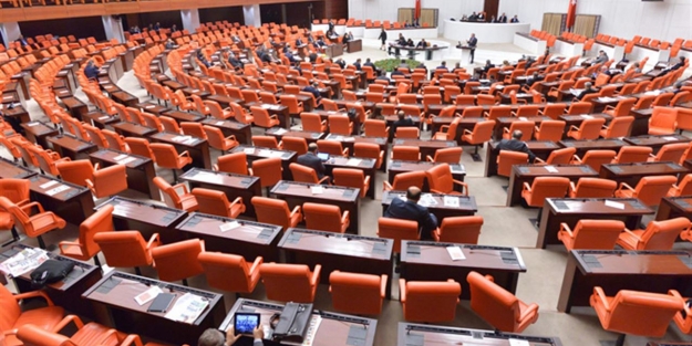 Meclis 13 gün tatile çıkıyor