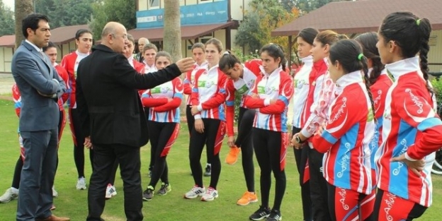 Tohm Sporcularına Malzeme Dağıtıldı