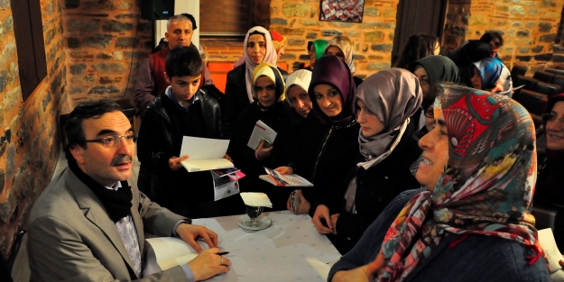 Yazar Senai Demirci okurlarıyla buluştu