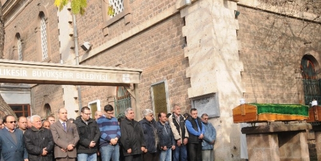 Chp’li Akbulut Vefat Etti