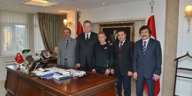 Vali Yavuz, Milli Atlet Ercan Muslu’yu Kabul Etti