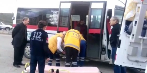 Minübüste Fenalaşan Kadına Yolcular Müdahale Etti