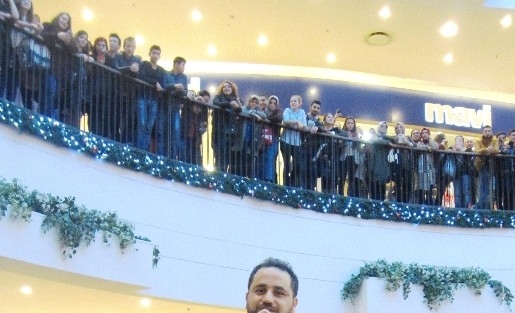 Bora Duran Şarkilarini Optimum’da Hayranlarıyla Seslendirdi