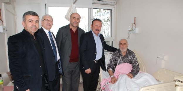 Başkan Doğan, Hastalara Moral Veriyor