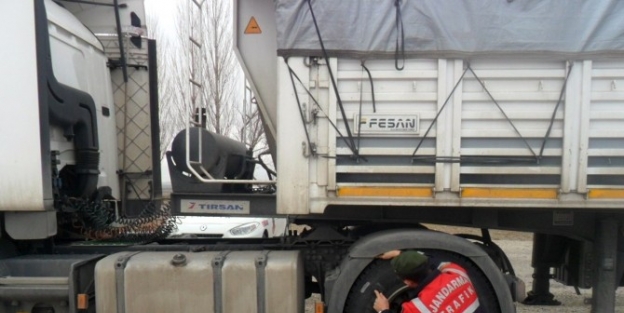 Jandarma Trafik Timleri Kış Lastiği Uygulaması Yaptı