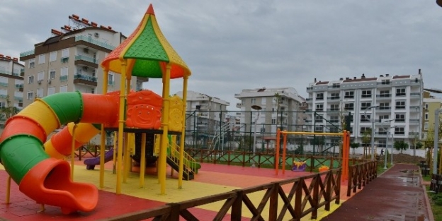 Hurma Mahallesi’nde İki Park Hizmete Açıldı