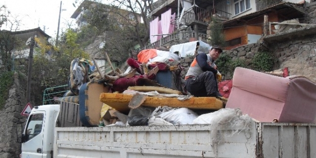 Günde 4 Kamyon Eski Ev Eşyası Toplanıyor