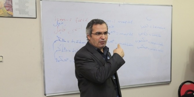 Gesmek’te Osmanlıca Öğreniyorlar