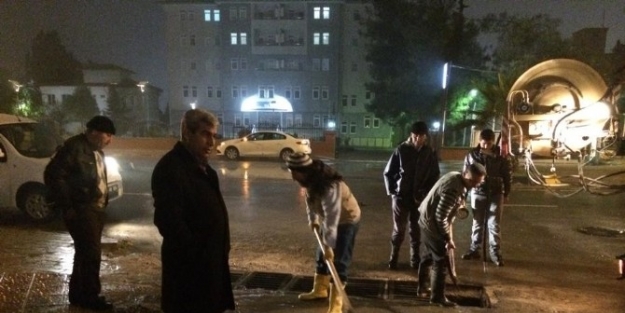 Fen İşleri Müdürlüğü’nün Yağmur Mesaisi