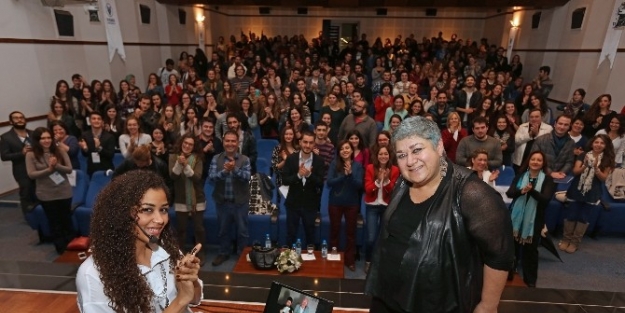 Serra Yılmaz Yaşar Üniversitesi’ndeydi