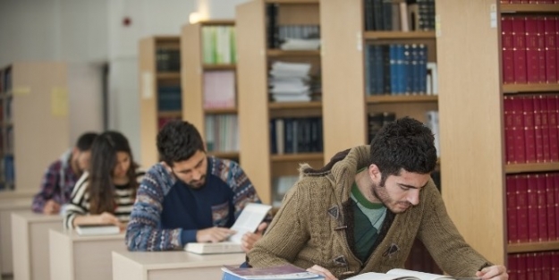 Anadolu Üniversitesi Kütüphanesi Rekora Koşuyor