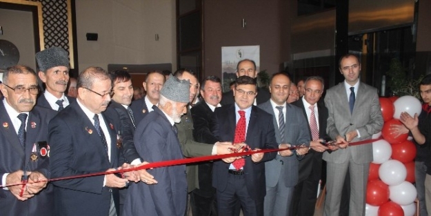 Gazetecinin Objektifinden "şehit, Gazi Ve Jandarma" Konulu Fotoğraf Sergisi