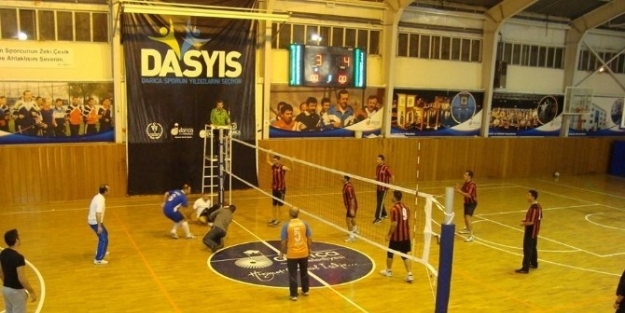 Darıca’da Voleybol Heyecanı Sürüyor