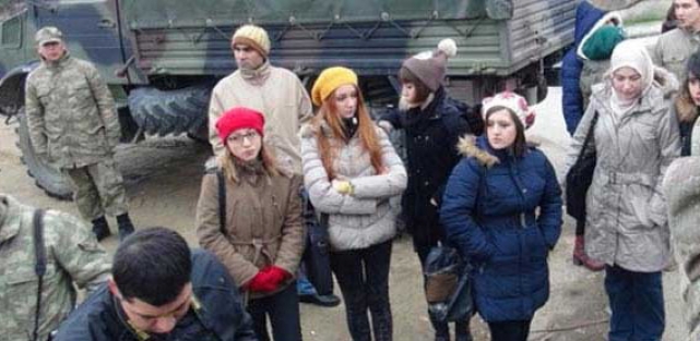 Öğrencileri askerler taşıdı