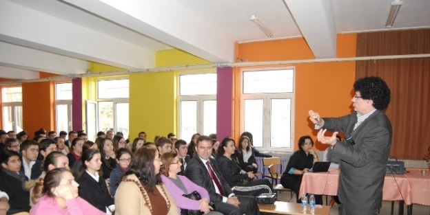 Üniversite Seminerine Yoğun İlgi