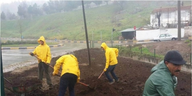 Altıeylül Belediyesi Yeşil Alan Çalişmalarini Sürdürüyor