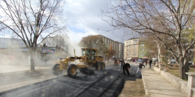 Bayburt’ta Şehrin Birçok Noktasında Asfalt Çalişmasi Sürdürülüyor