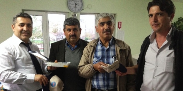 Kaydedilen Yüzüncü Çiftçi’ye Plaket