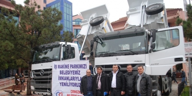 Çerkezköy Belediyesi Yeni Aldığı Araçları Teşhir Ediyor