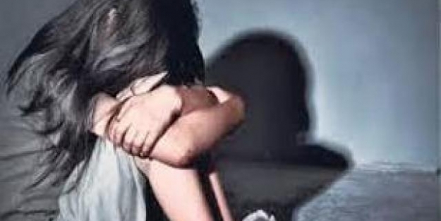 Tecavüze uğrayan kız, doktorun keyfi için...