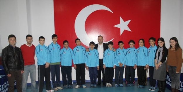 Özel Sporcular, Hayata Masa Tenisi İle Tutunuyor