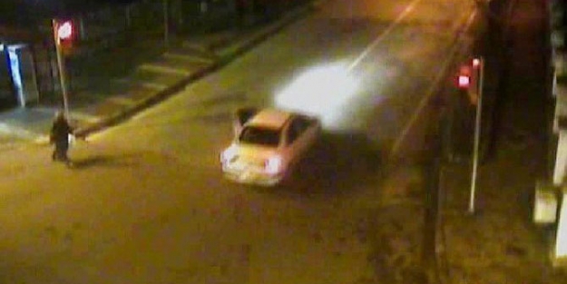 Trafik polisini sürükledi