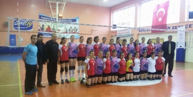 Dü Bayan Voleybol Takımı Maü’yü 3-0 Yendi