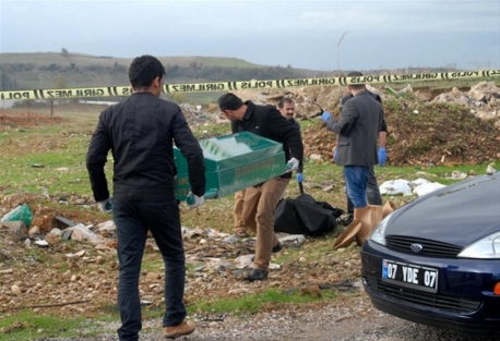 Yol kenarında bıçaklanmış kadın cesedi
