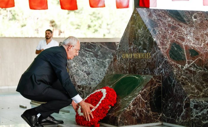 Kılıçdaroğlu, Turgut Özal ve Adnan Menderes'in anıt mezarlarını ziyaret etti