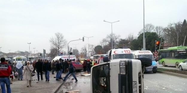 Sakarya’da Trafik Kazası: 3 Yaralı