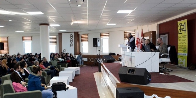 Cü’de ‘haber Merkezlerinde 1 Gün’ Adlı Panel Yapıldı