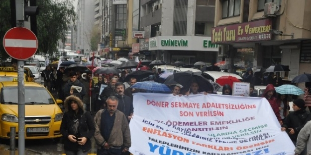 Sağlık Çalişanlari Hakları İçin Yürüdü