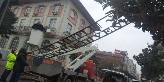 Balıkesir Büyükşehir Belediyesi "ne Mutlu Türk’üm Diyene" Tabelasını Kaldırdı