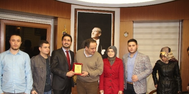 Belediye Başkanı Kerim Aksu’ya Üniversitelilerden Güvenoyu